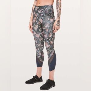 Like New! Lululemon 24” Scalloped Crop Leggings
